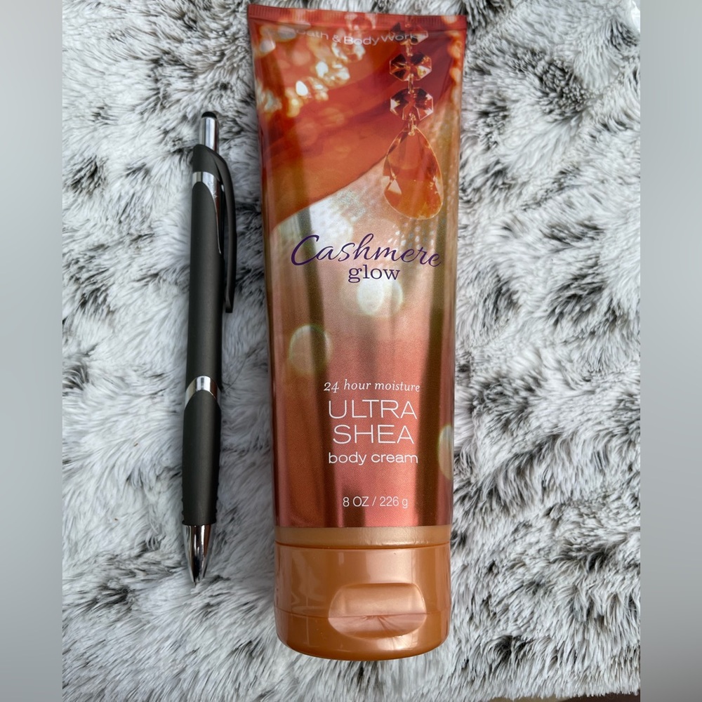 NWT Bath and Body works Cashmere Glow Body Lotion